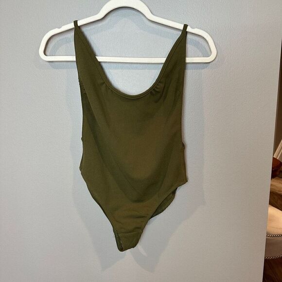 White Fox Green Bodysuit Medium - Picture 1 of 5